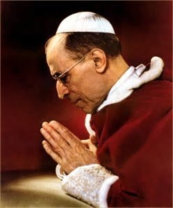 Pápež Pius XII. (1939-1958) už po 2. svetovej vojne prorocky varoval aj pred zločinmi komunizmu na Východe aj pred ideologickou ofenzívou marxizmu na Západe