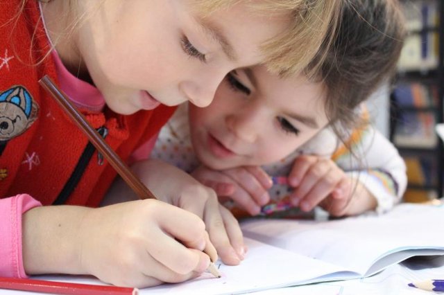 ORGANIZÁCIA ČLOVEK V OHROZENÍ NÚTI NAŠIM DEŤOM TÉMY MIGRÁCIE A GENDER IDEOLÓGIE