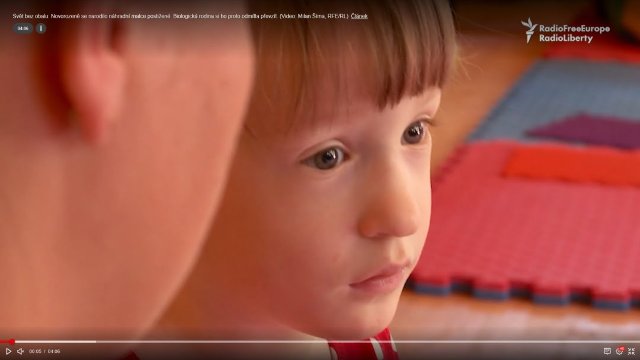Náhradní matka porodila dítě s postižením, biologická rodina je odmítla