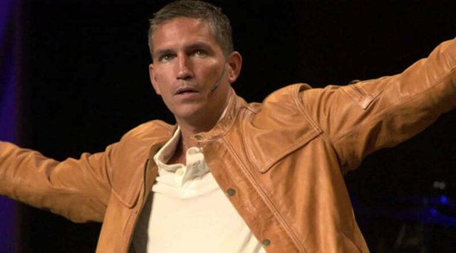 Jim Caviezel: Chcem aby ste mali odvahu vyjsť do tohto sveta a bez ostychu vyjadrili svoju vieru na verejnosti!