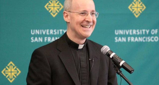 Rev. James Martin vedie LGBT revoltu voči pápežovi Františkovi
