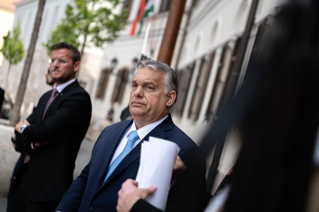 Maďarsko: parlament schválil zákon proti propagácii pedofílie a homosexuality medzi mladými