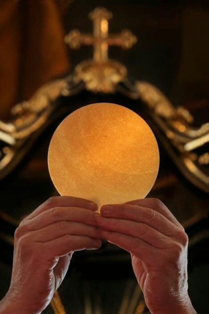 Ešte stále neviete, prečo je Eucharistia pre nás dôležitá?