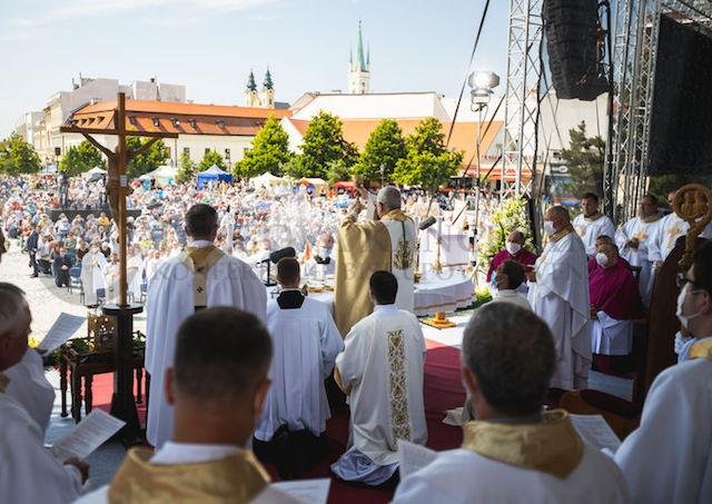 Cyrilo-metodská púť s poľským arcibiskupom Gądeckim - odsúdil potraty, lgbt aj liberalizus