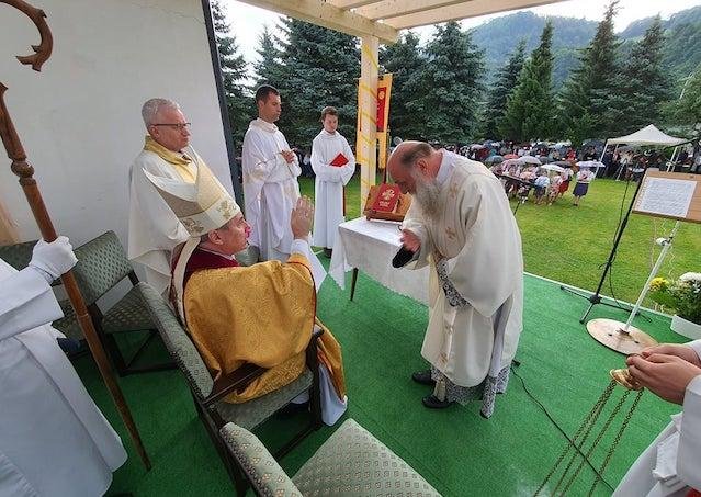 Ježiš je vašou budúcnosťou, povedal biskup Kuboš veriacim v Dlhej nad Oravou