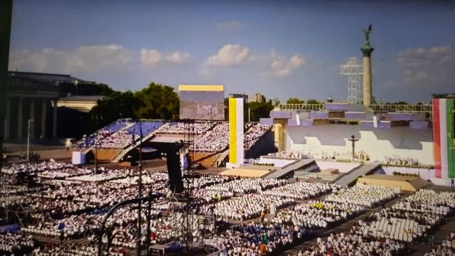 Kardinál Bagnasco otvoril v Budapešti 52. medzinárodný eucharistický kongres