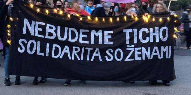Protesty Nebudeme ticho a zákon pomoci tehotným ženám. O čo to v skutočnosti ide?
