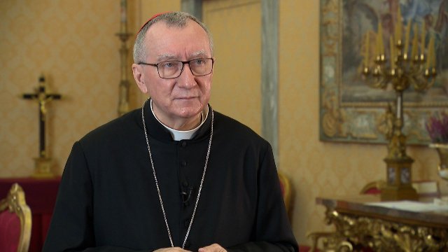 Kardinál Parolin k návrhu nepoužívať slovo „Vianoce“: Tendencia nerešpektovať oprávnené rozdiely