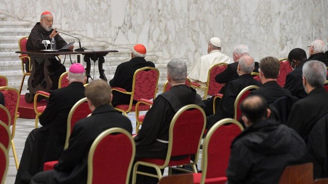Kardinál Cantalamessa: Sme povolaní k eucharistickej svätosti