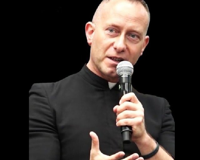 4.12. o 21:00 Online vo svete: Dominik Chmielewski - existuje ešte záchrana pre tento svet ?