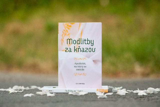Nová kniha: Modlitby za kňazov - Apoštolát, na ktorý sa zabúda