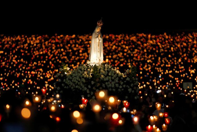 Účastníci večeradiel MKH pozývajú konať na verejných posvätných miestach večeradlá vždy 25. v mesiaci
