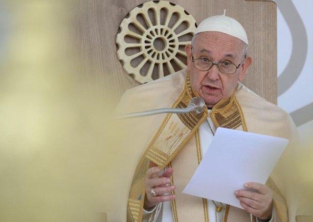Pápež na talianskom eucharistickom kongrese v Matere: Sen o eucharistickej Cirkvi