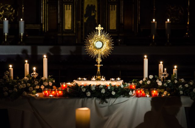 Desať spôsobov, ako sa zamilovať do Eucharistie