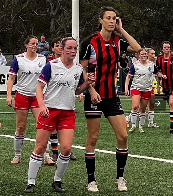 Austrálsku ženskú futbalovú súťaž ovládol klub, ktorý má v tíme päť biologických mužov!