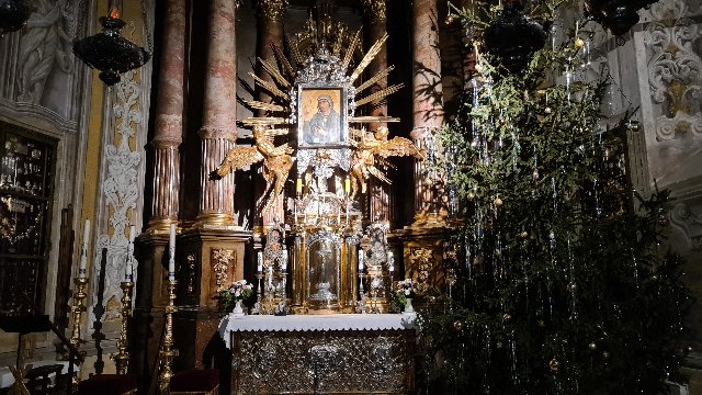 NOČNÁ ADORÁCIA - odprosovanie, zvelebovanie, modlitby, Svätá hodinka, požehnanie Eucharistiou - Trnava 16.1.2025