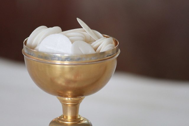 Ako prijímať Eucharistiu