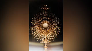 Duchovný boj počas eucharistickej adorácie