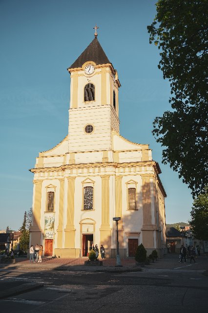 NOC MILOSTÍ - odprosovanie, zvelebovanie, modlitby, adorácia, požehnanie Eucharistiou - Piešťany Farský kostol sv. Štefana Uhorského 14.8.2026 o 17:00